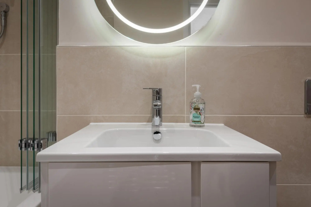 Apartment 10 Waterstone House - Luxury Apartment With Sea Views