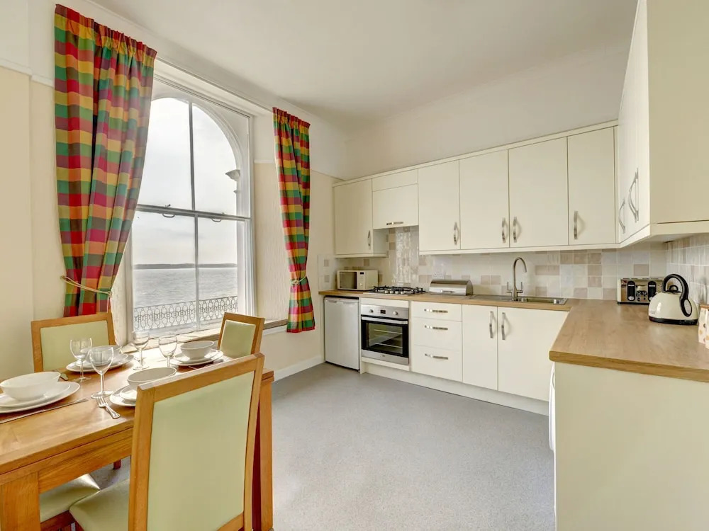 Bright, Spacious Apartment in Tenby, Looking out Onto Castle Beach
