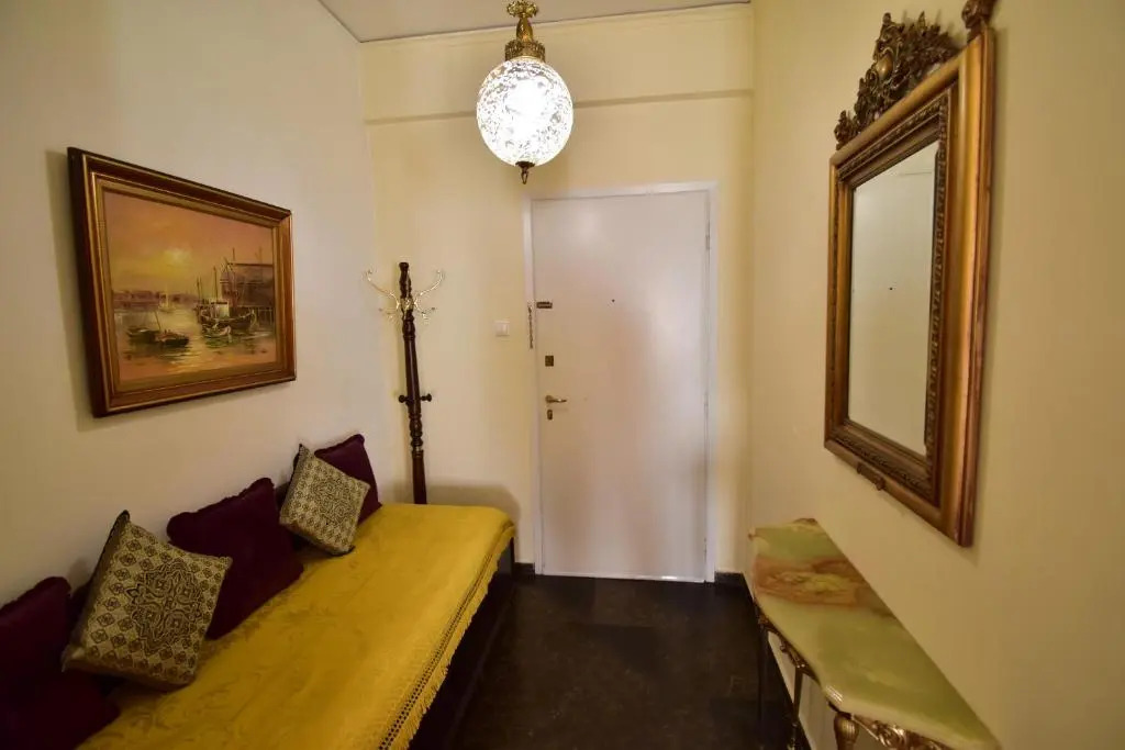 Classy 2 bedroom apartment under Acropolis at Thisseio