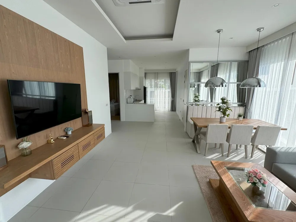 Deluxe pool villa at Kamala Garden View
