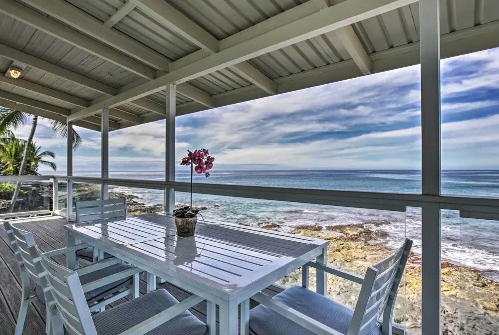 Oceanfront Kona Home w/ Beach Access & Views