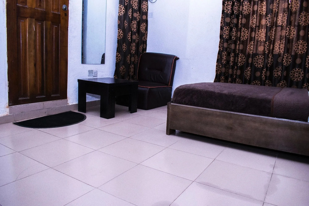 Day By Day Hotel