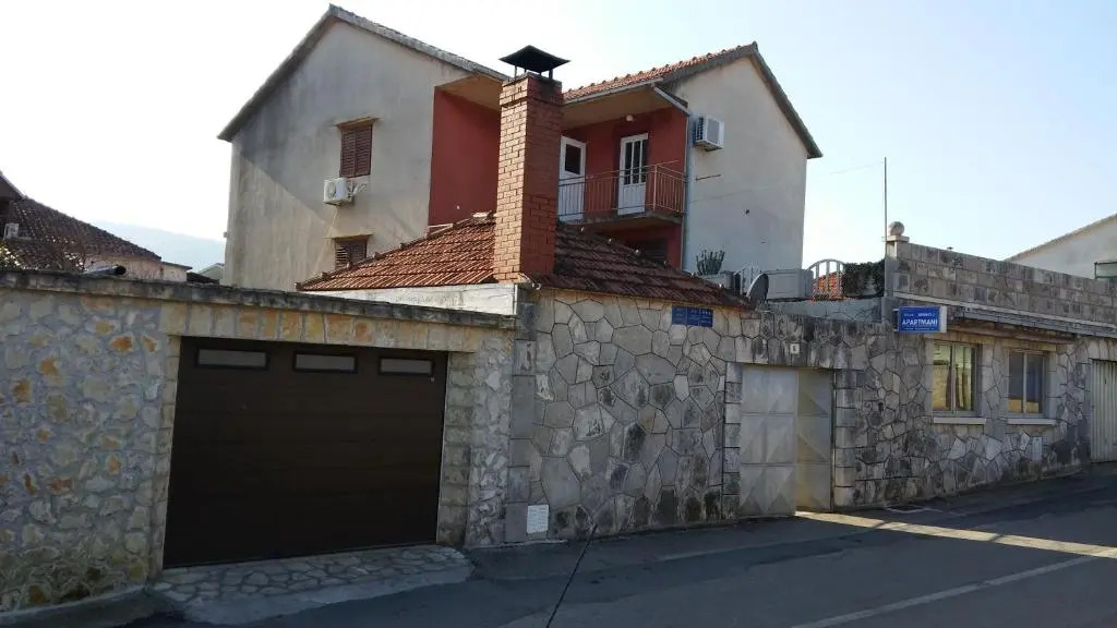 Apartments Srhoj