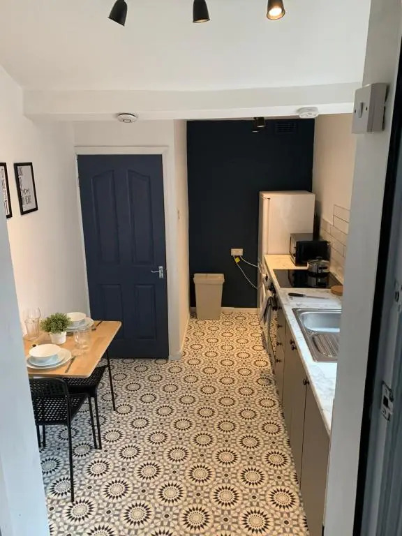 Windsor - Spacious beautiful 4 bdrm maisonette nr Ncle free wifi free parking