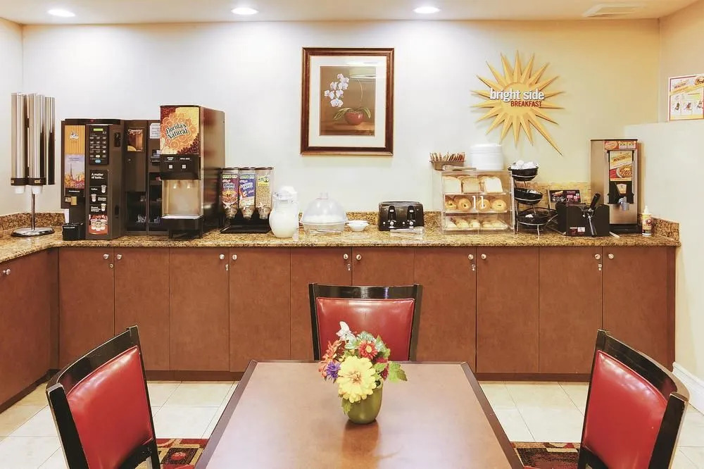 La Quinta Inn & Suites JFK Airport