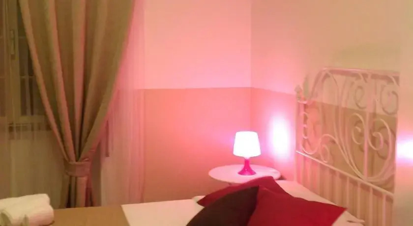 ReRent Rooms - 36 TRIONFALE GUESTHOUSE