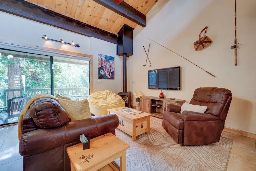 1 Mi to Lake Tahoe: Condo w/ Deck in Kings Beach!