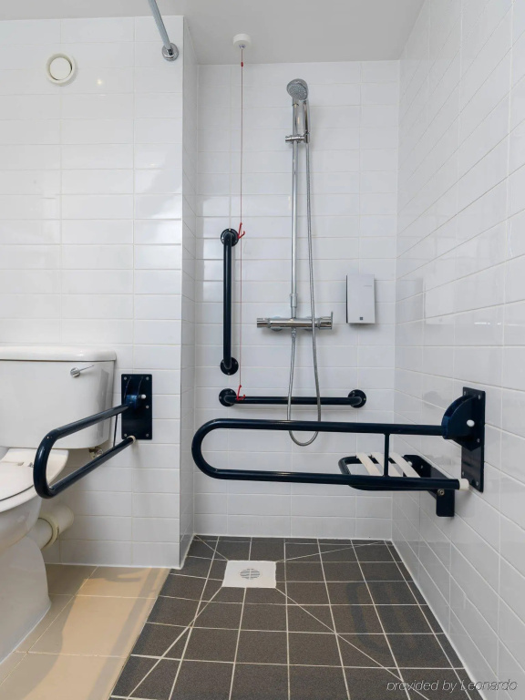 Holiday Inn Express London Gatwick - Crawley by IHG