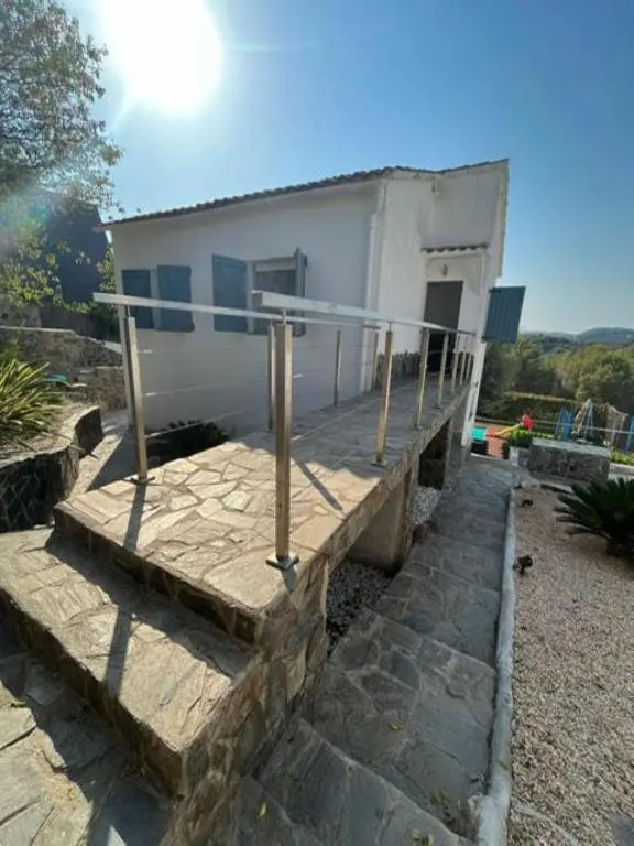 Paradise Silvia, Detached villa with private pool near Sitges