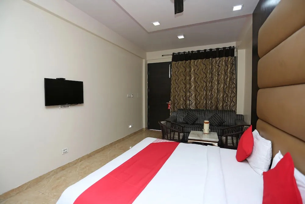 Hotel O Samrat