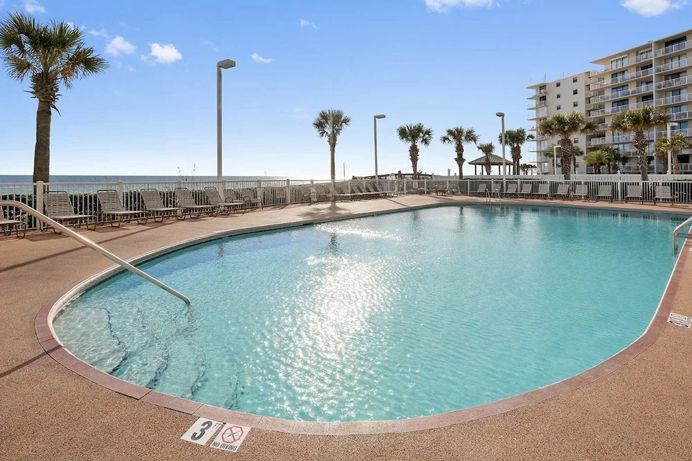 Tradewinds 602- Beachfront Heated Indoor Pool Sleeps 6