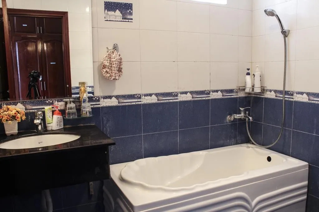 Hotel - Lương Ngọc Quyến