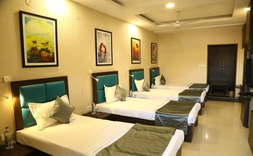 Super Townhouse Dewas City Formerly Utsav