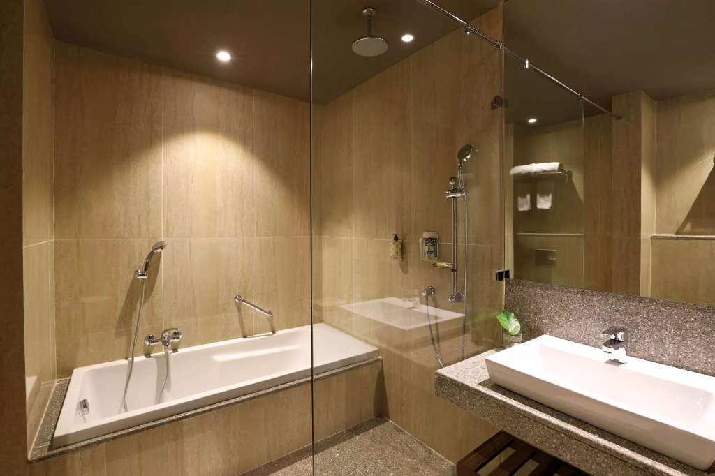 Lemon Tree Hotel, Sector 68, Sohna Road, Gurugram