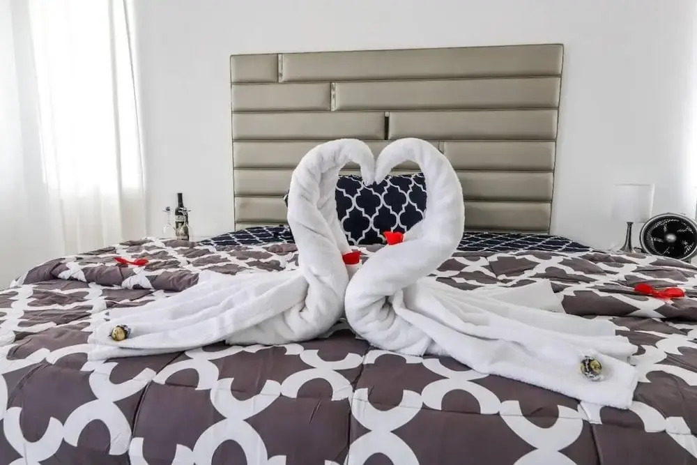 Luxury Estate 4bdrm Pool Spa Oasis Pets Welcome