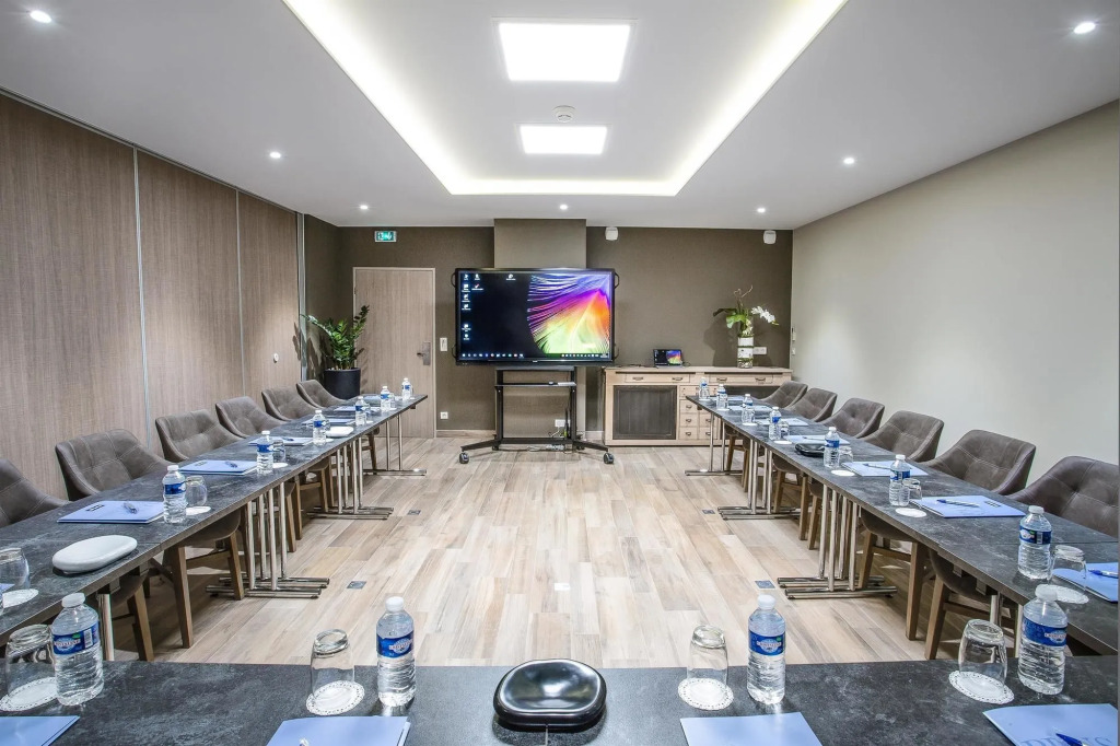 Kyriad Chambéry Centre - Hôtel et Résidence