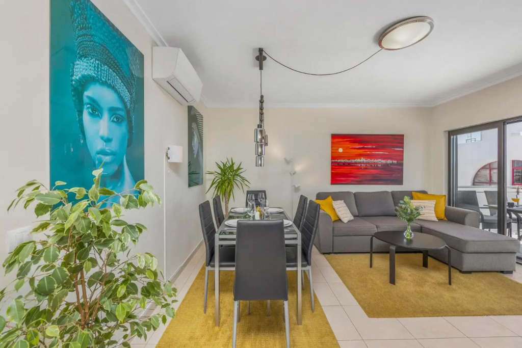 Central Penthouse Apartment w Seaview