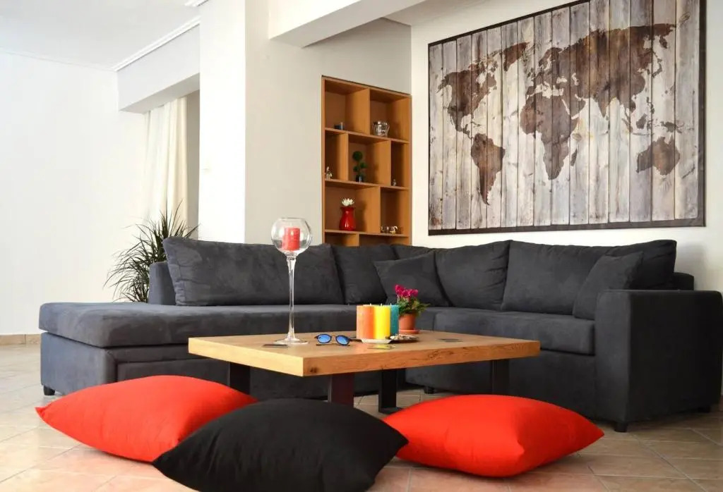 Spacious & Stylish Athens Apartment - Walk To Metro