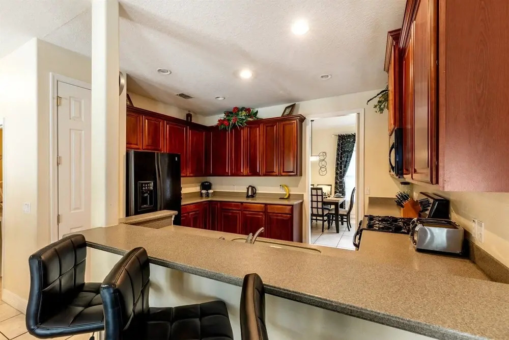 Stunning 7 bed home w/ south facing, private pool, spa & cinema room - Near Disney - 468