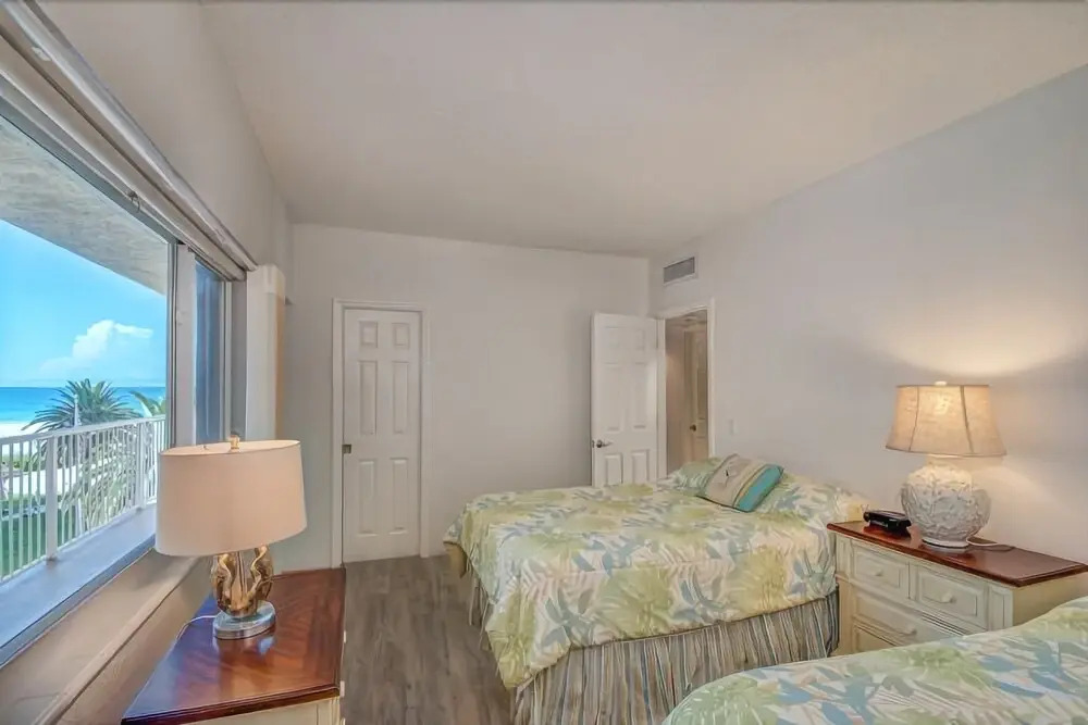 Jamaica Royale - T42 - 2 Br Condo