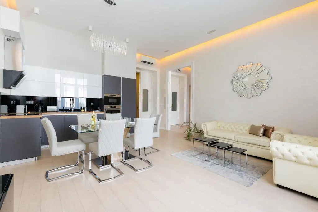 Designer Dream Home in the Center W 2br/2bath