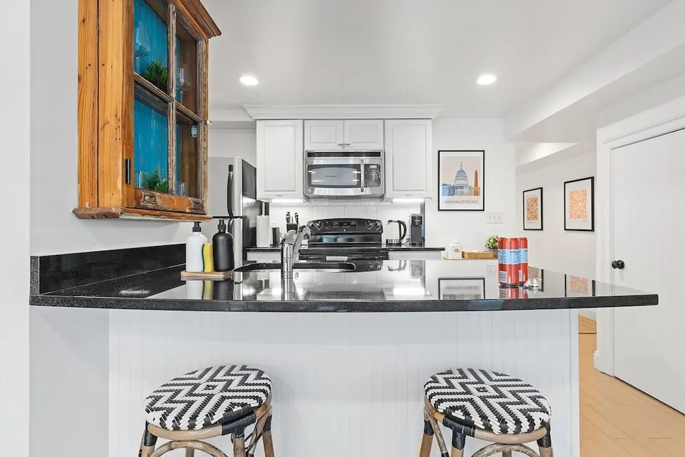 Sweet 2-br Retreat By Capitol Hill
