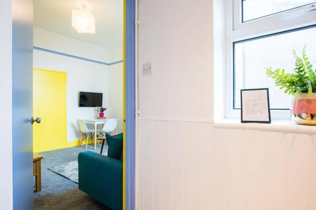 1 bed central Cardiff apartment with free parking