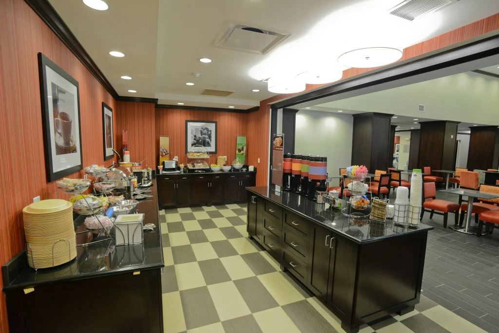 Hampton Inn & Suites Albany at Albany Mall