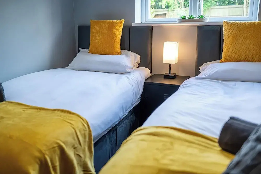 House Sleeps6-garden-petsok-parking-long Stay Disc