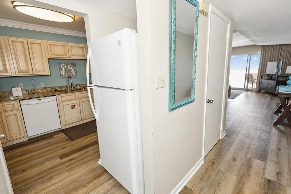 Beach House 505b 1 Bedroom Condo by RedAwning