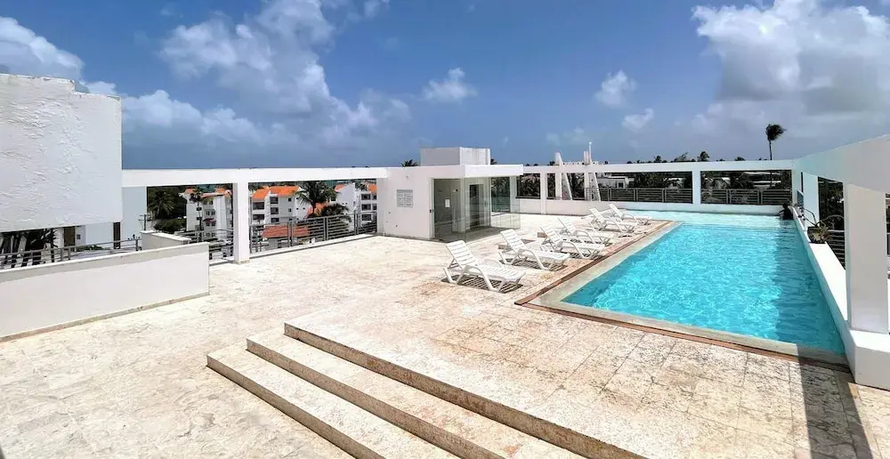 Studio Apart Hotel Rooftop Pool Beach