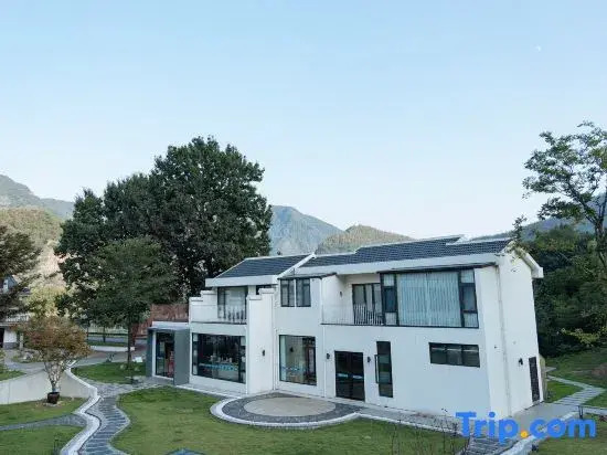 Yuannan Yard Yeluxury View Homestay (Yuannan Sichuan-Tibet Line Moon Bay Scenic Area Branch)