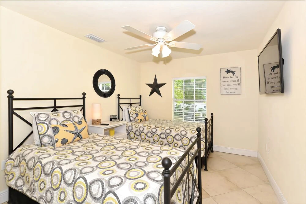 Seagrass Retreat 5 Bedrooms 3 Bathrooms Home