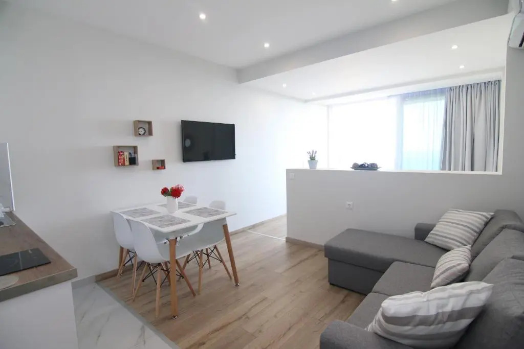 Lakones Deluxe Suites