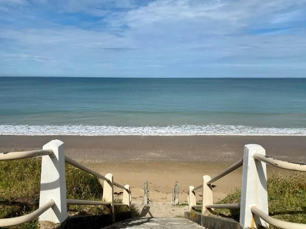 Maison dexception à 80m de la plage avec accès direct, proche commerces, terrasse, BBQ, WiFi inclus - FR-1-361-375