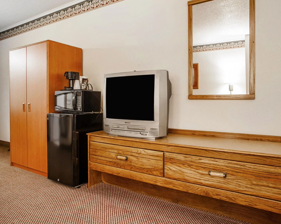 Baymont Inn & Suites by Wyndham Newton IA