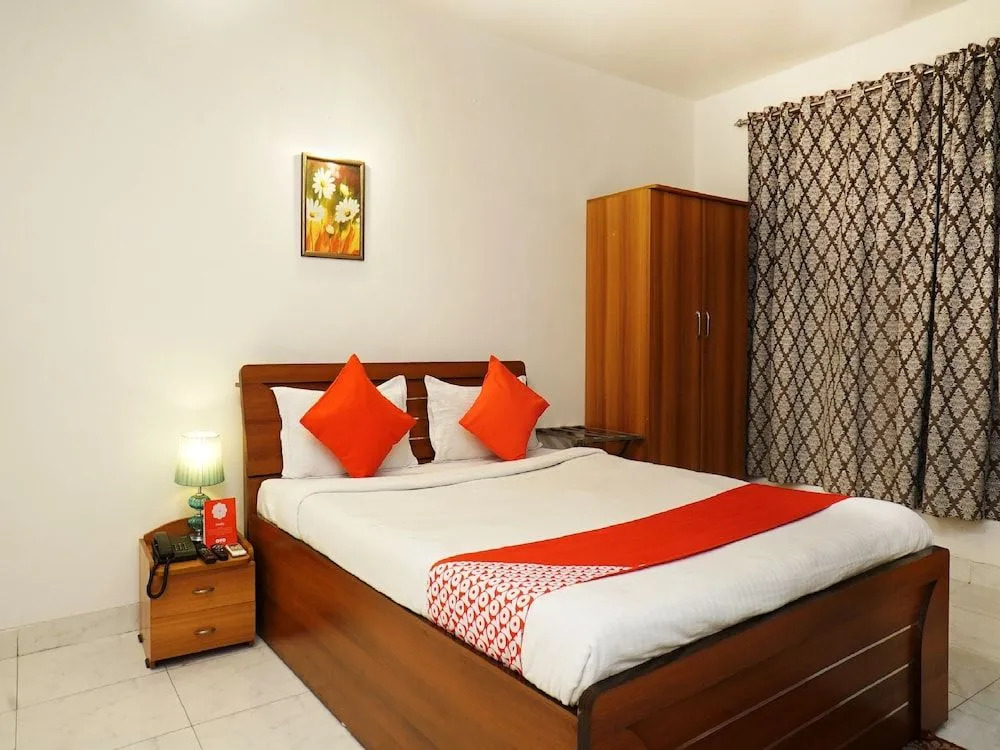OYO 23239 10 Blossoms Service Apartments