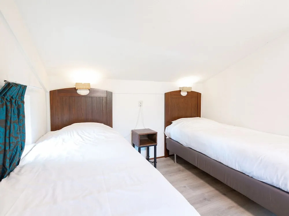 Restyled Holiday Home with 2 Bathrooms near Beach