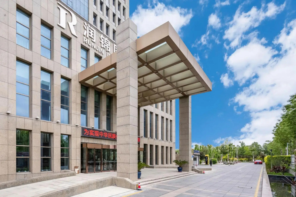 Xinjiang Runjin International Hotel (Kuitun Meimei Park)