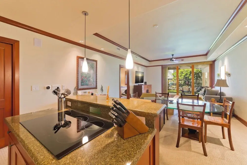 Kolea - Luxe 2BR Condo with Pool Access