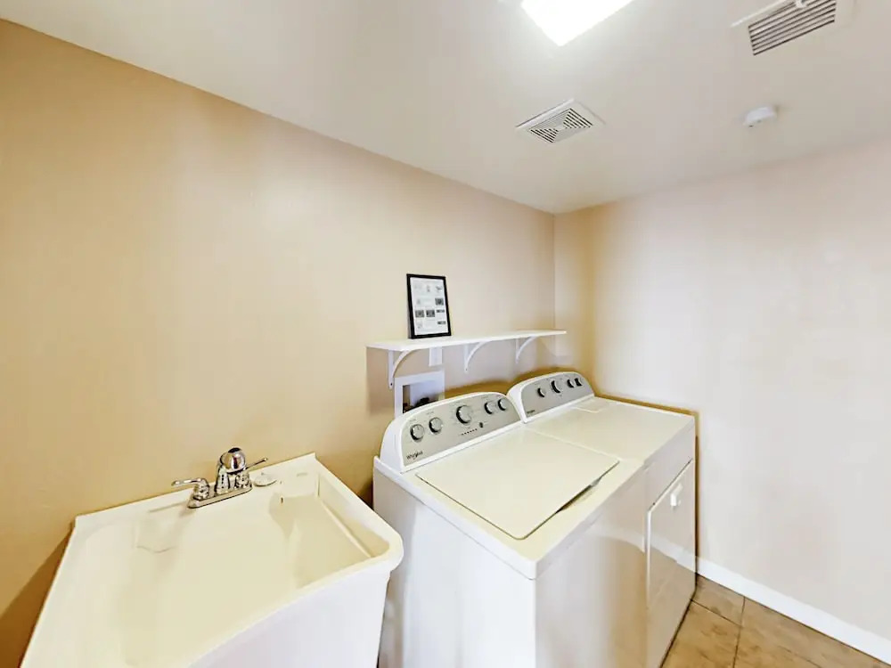 Inviting Central Scottsdale Stunner - 5 Br Home