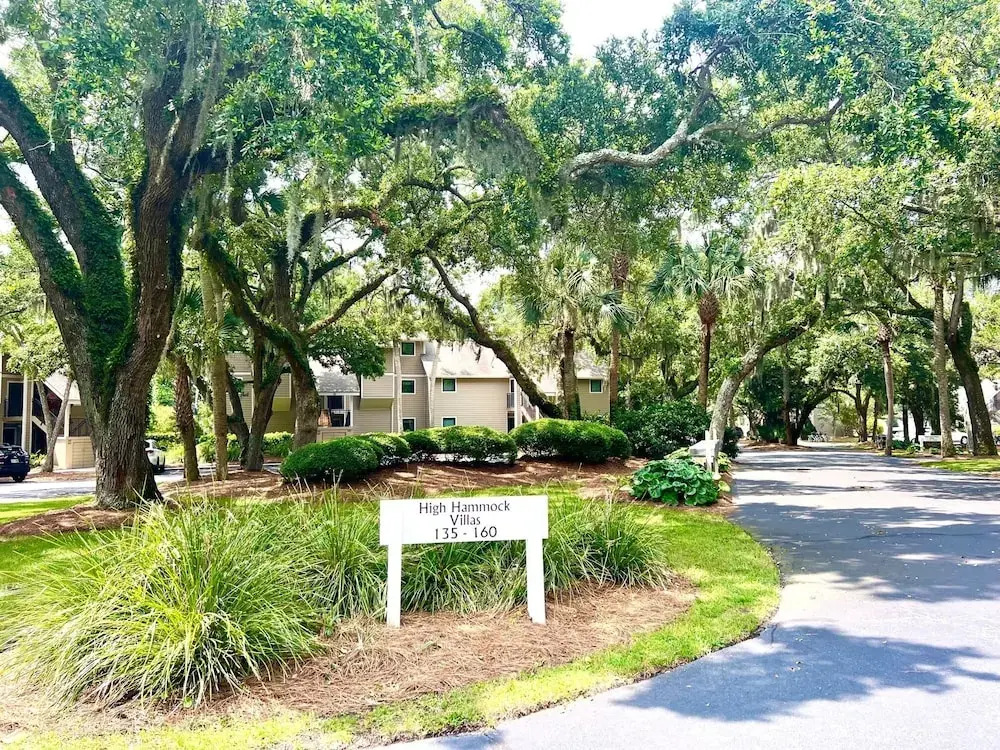 Top Floor Private Villa Close to Everything Amenity Cards Available 1819