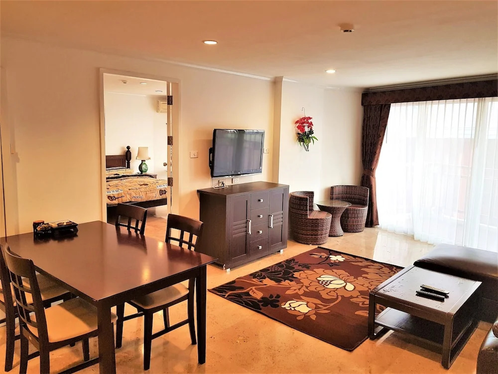 Spacious 2 Bedroom in Great Location Royal Hill Resort Pattaya