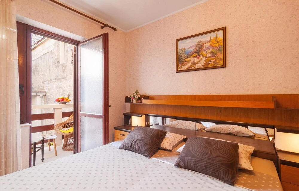 Beautiful Home In Pucisca With House Sea View