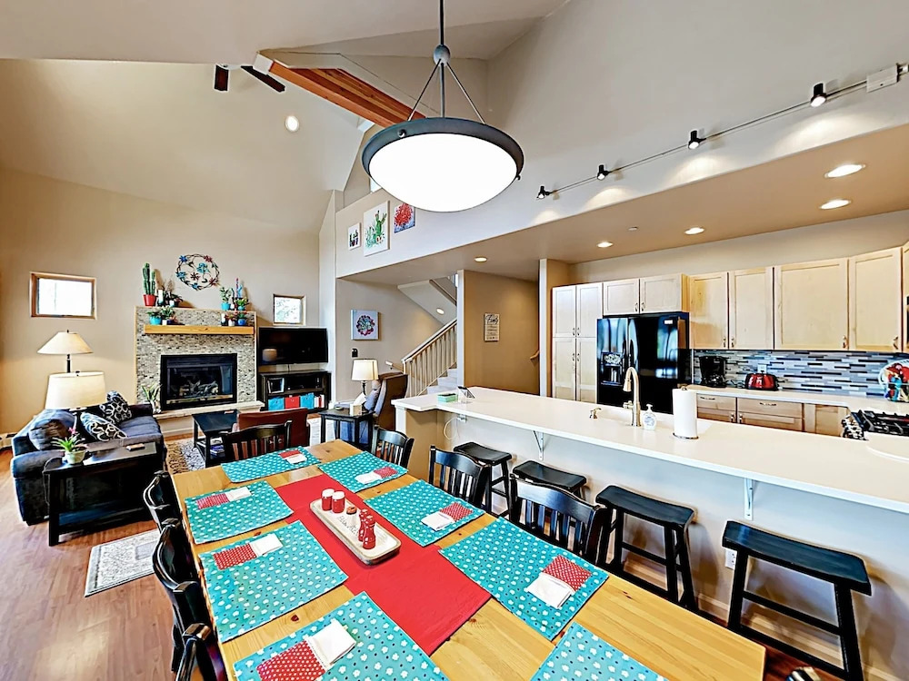 New Listing! Big Mountain-view Gem In Wildernest 3 Bedroom Townhouse