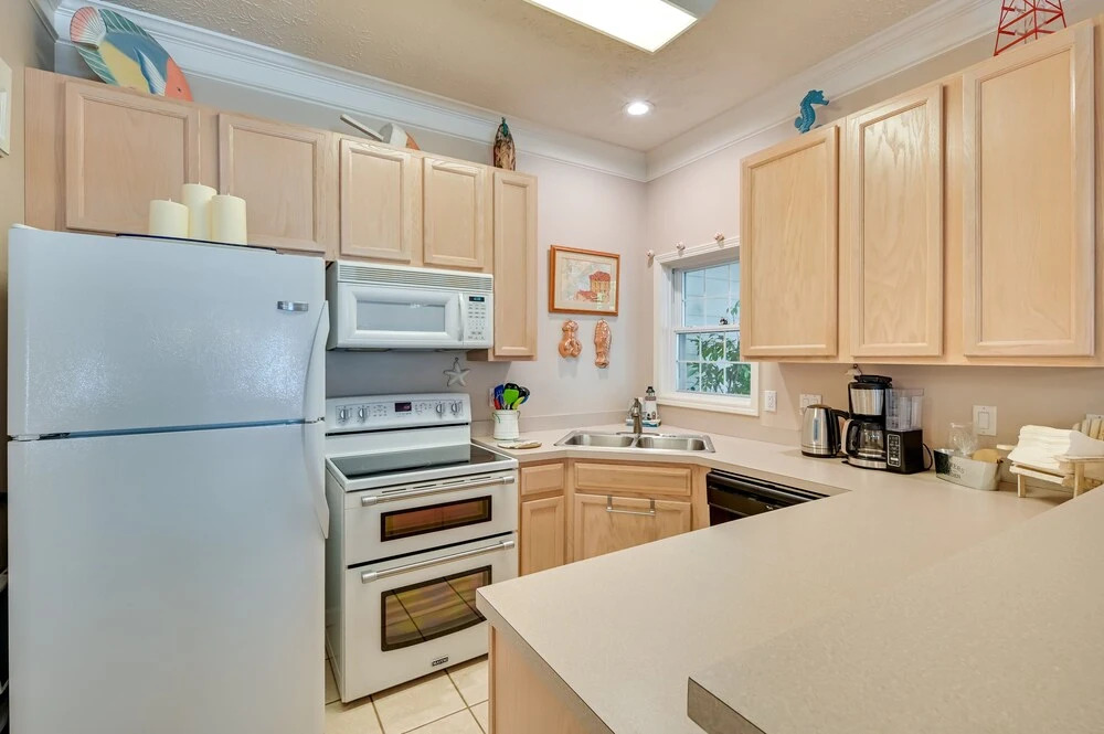 Walk to Ocean: Family Home in Surfside Beach