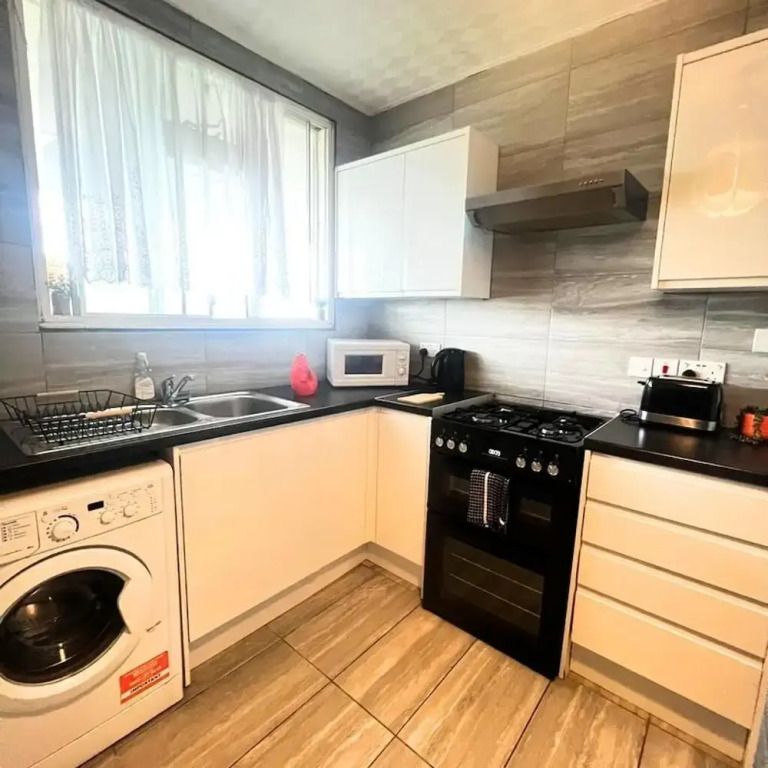 Central London Modern Apartment With 3 Bedrooms
