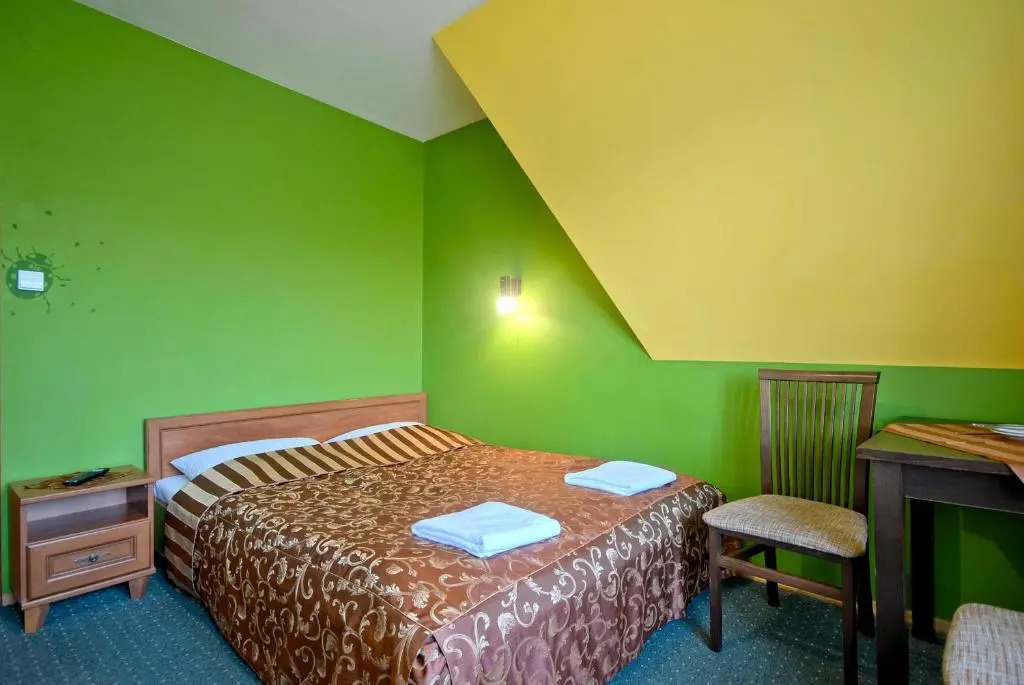 Willa Słoneczna - Pokoje i apartamenty - 10 minut do term na piechotę