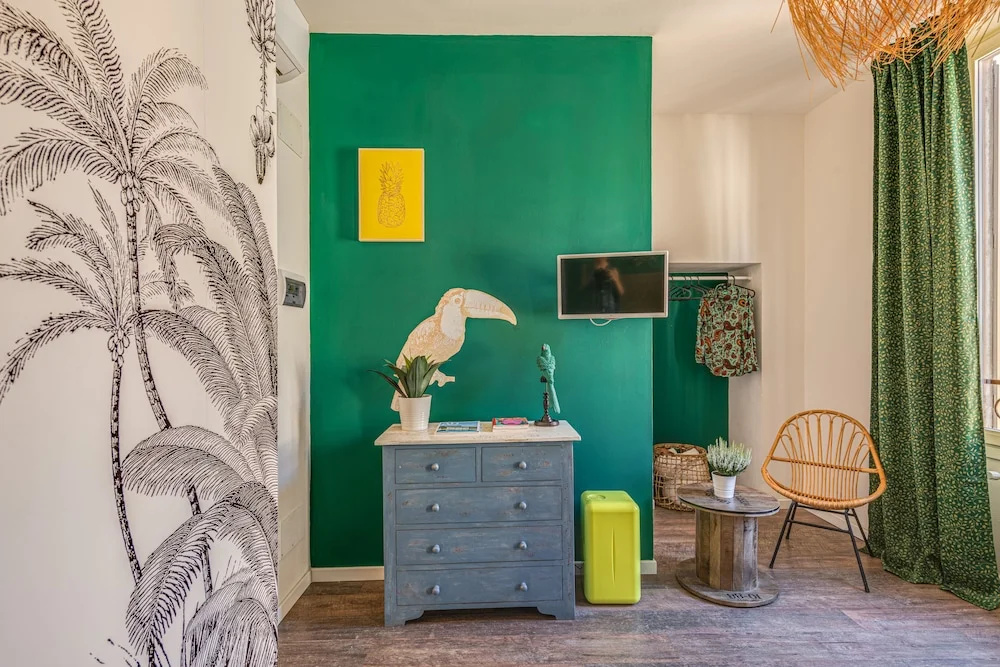 Code Rent A Room