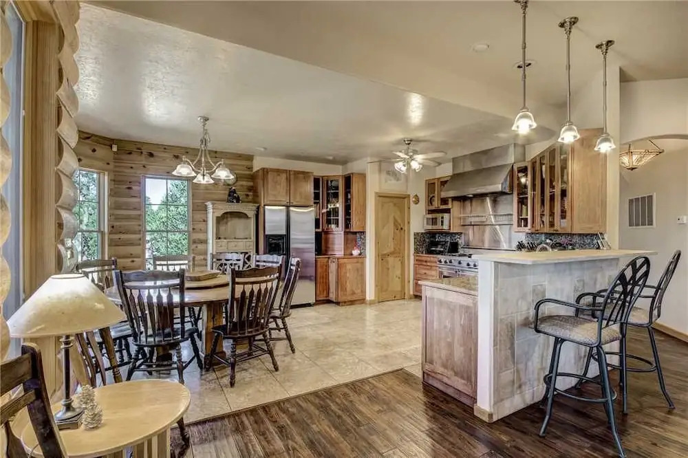 Blue Lake Lodge - Seven Bedroom Cabin with Hot Tub